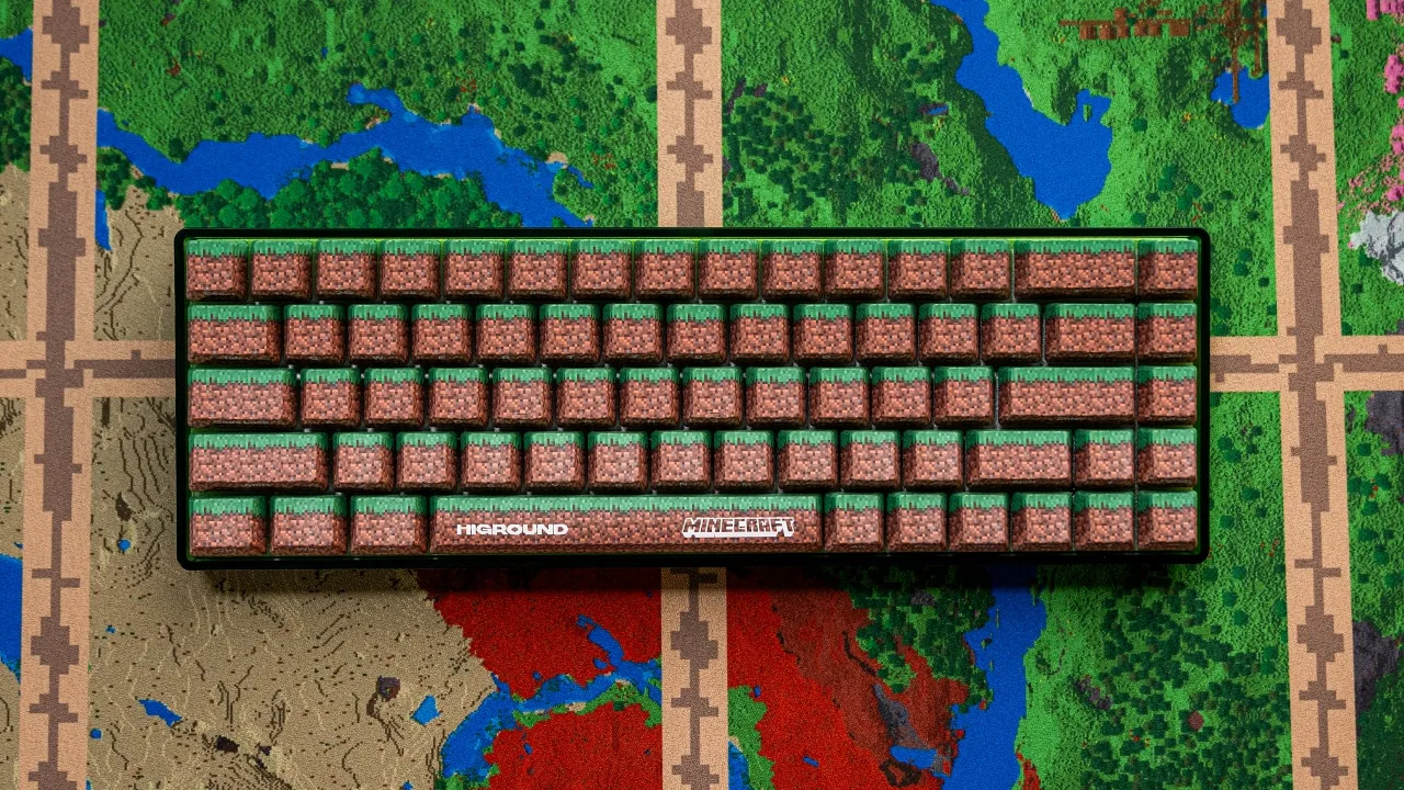 Grass Block design of the Minecraft x Higround keyboard