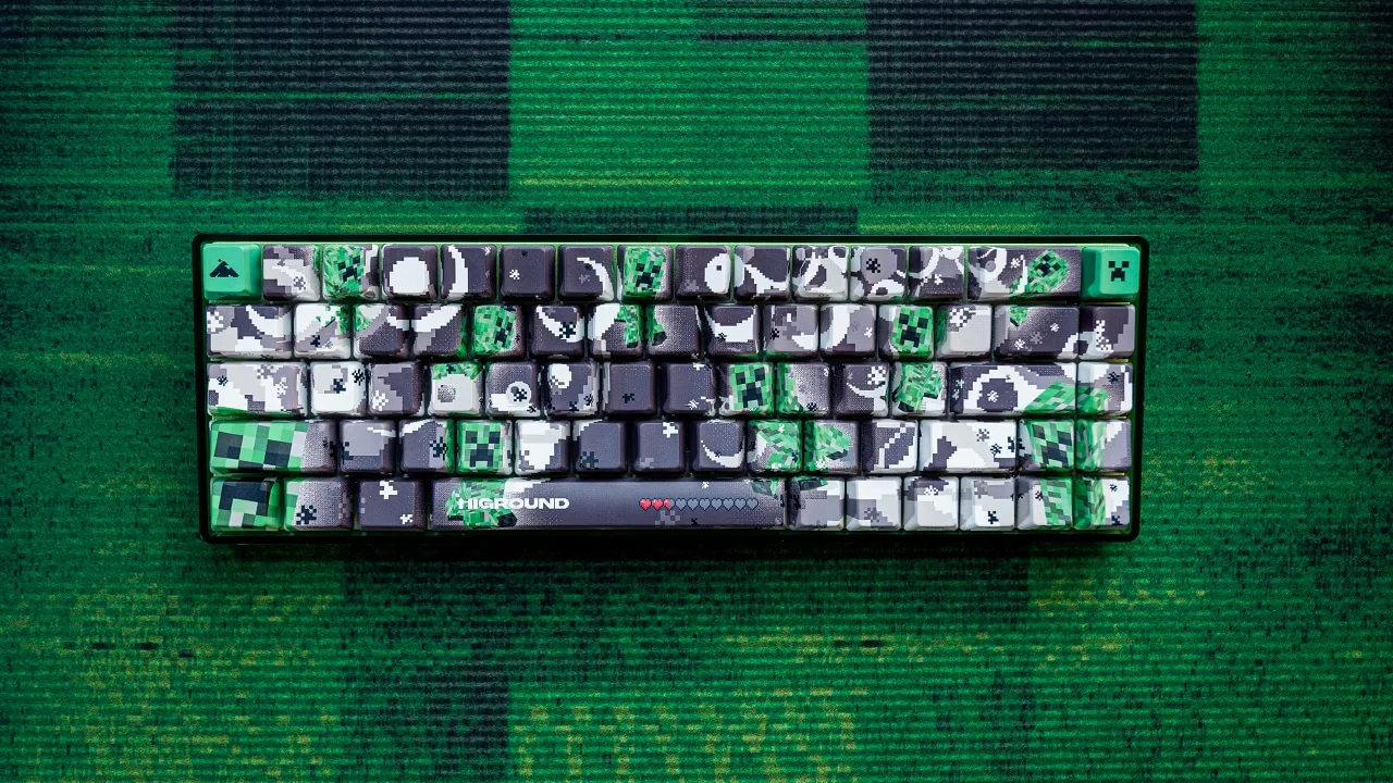 Creeper design of the Minecraft x Higround keyboard